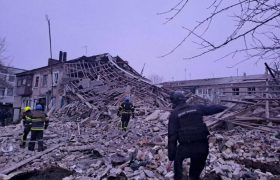 головна