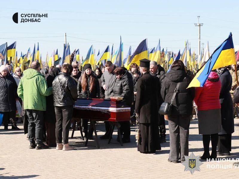 головна