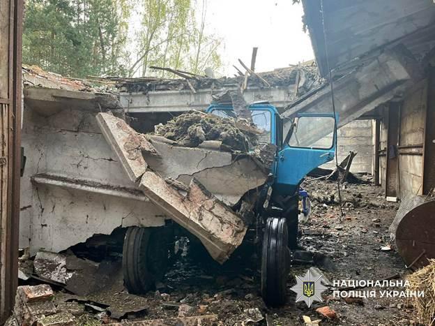 Consequences of a russian strike on Sosnytsia community, Chernihiv oblast, 30 April 2026. Photo: National Police.