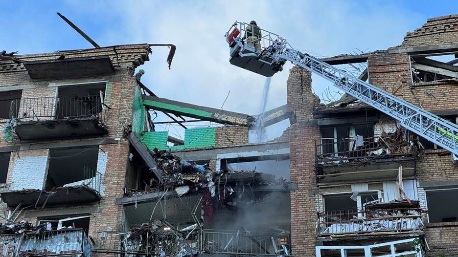 Aftermath of the Russian strike on a residential building in the Shevchenkivskyi District of Kyiv on 24 May 2026. Photo: social media.