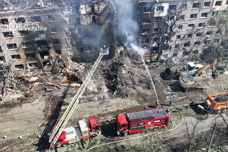 Clean-up operations following russian strikes on Kyiv, 25 May 2026. Photo: State Emergency Service of Ukraine