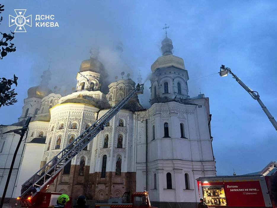 The aftermath of the russian attack on the Kyiv-Pechersk Lavra in Kyiv on the night of 14 June. Photo: Kyiv State Emergency Service