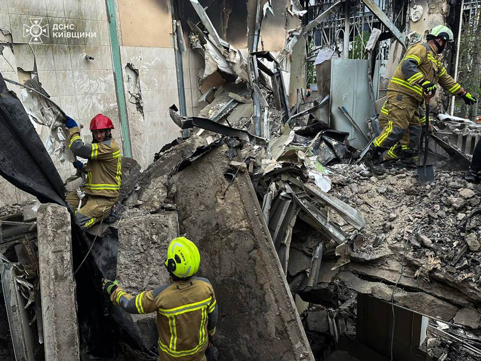 Emergency workers clear the aftermath of russian shelling, 5 June 2026. Photo: State Emergency Service of Kyiv Oblast