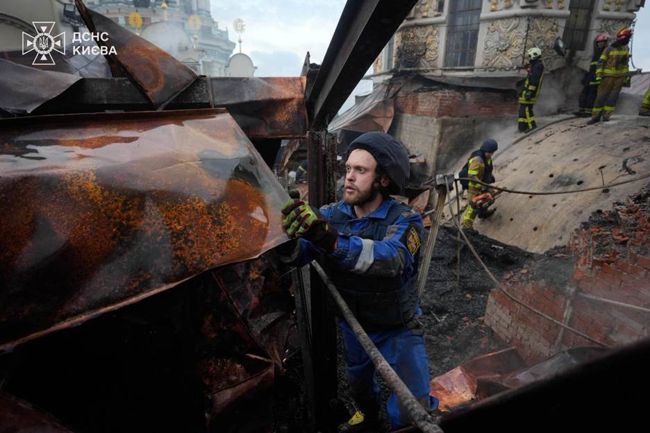 Clean-up operations following the russian attack on the Kyiv-Pechersk Lavra, 15 June 2026. Photo: Kyiv State Emergency Service