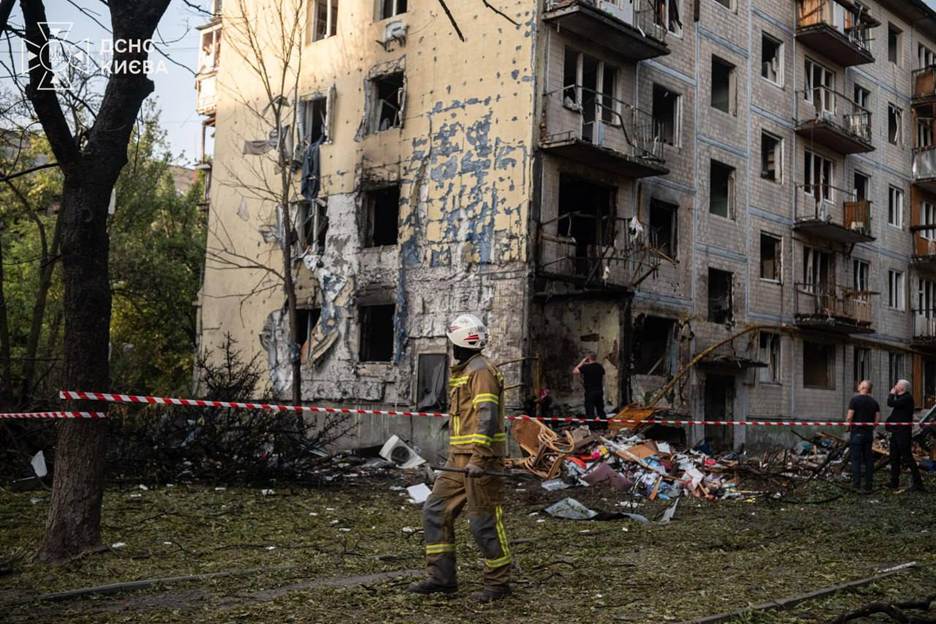 Aftermath of the Russian shelling of Kyiv on the night of August 1, 2026. Photo: Kyiv Emergency Service (DSNS).