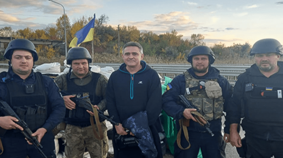 Бійці 128 окремої гірсько-штурмової Закарпатської бригади показали фото українського прапора на найвищій точці Миролюбівки, що на Херсонщині