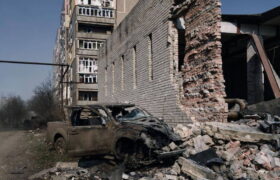 головна