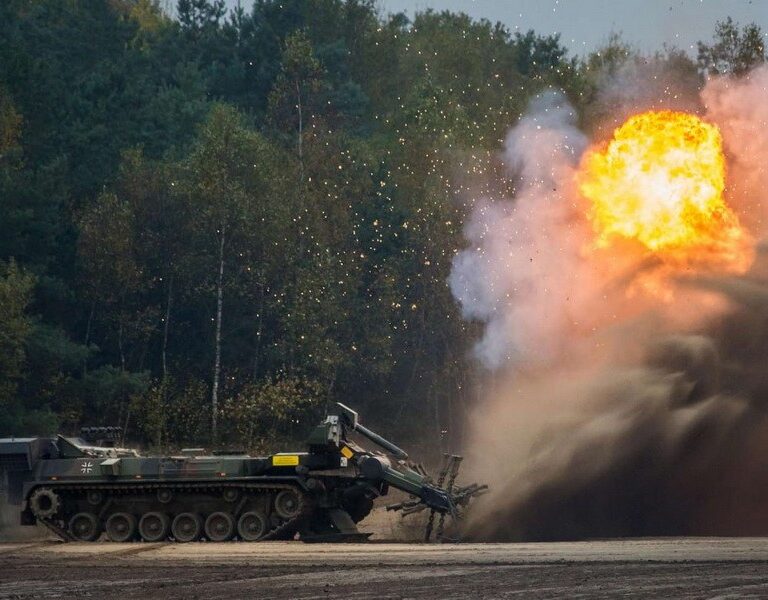 Україна отримала німецькі бронемашини розмінування фото