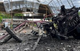 Оперативна інформація з регіонів України від УЖВ Обстріли в Бахмуті, вранці 22 травня російська армія вдарила по ангару з тракторами та приватному будинку